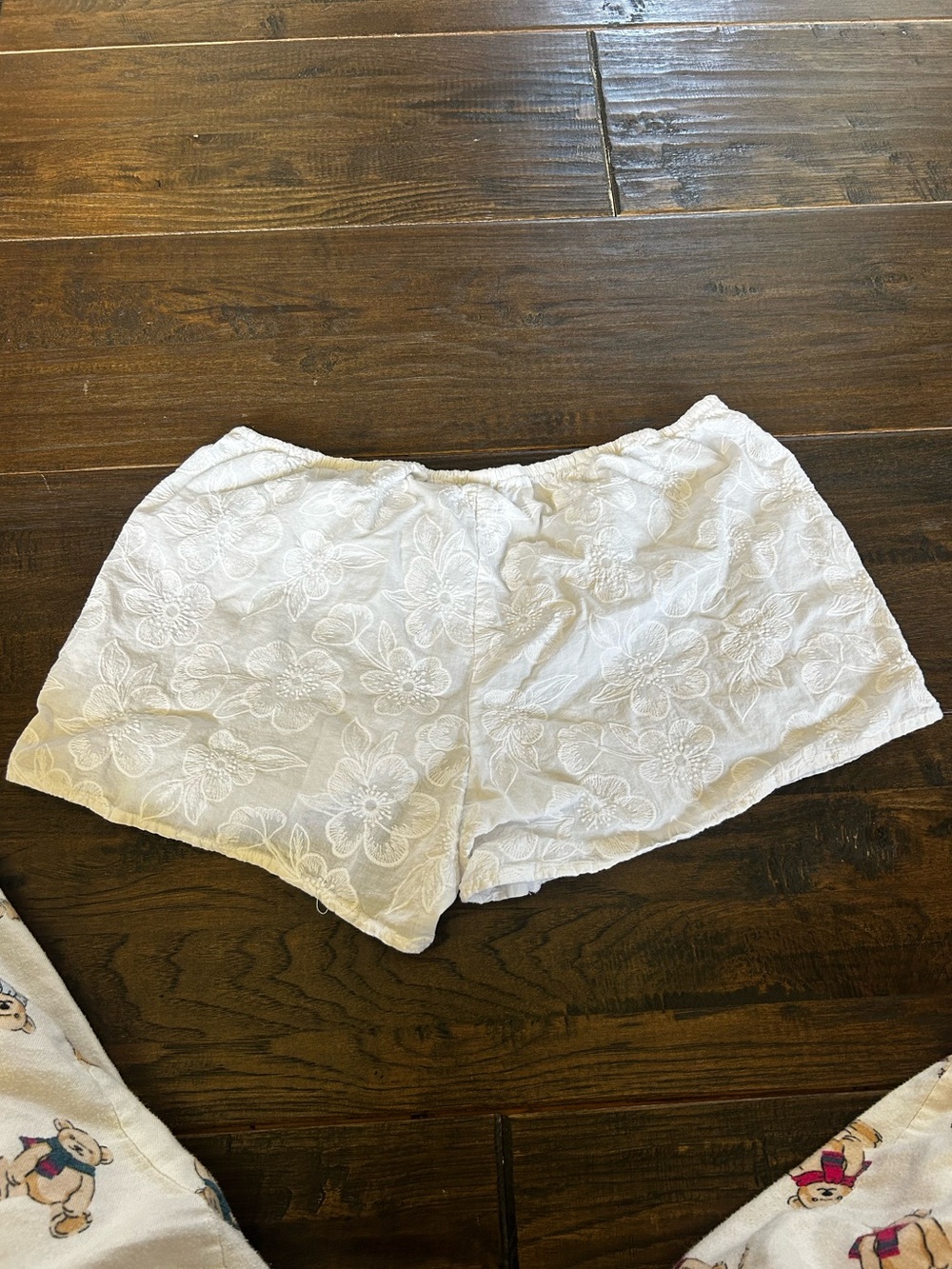 aerie White Floral Eyelet Shorts - Picture 3 of 4